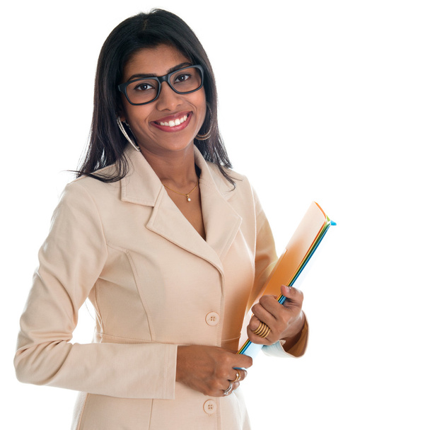 Indian businesswoman holding office file document. - Foto, afbeelding
