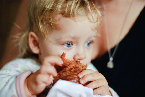 Modré oči croissanta - Fotografie, Obrázek