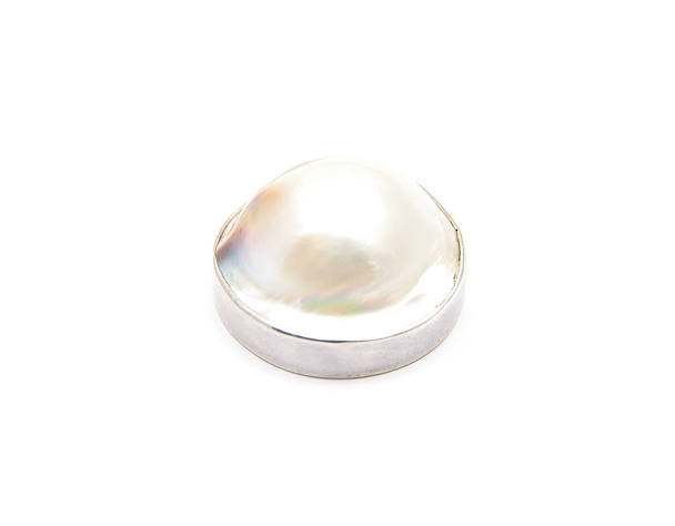 Detailed and colorful image of white pearl - Valokuva, kuva