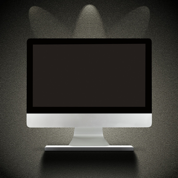 Monitor de computadora en el estante
 - Foto, imagen