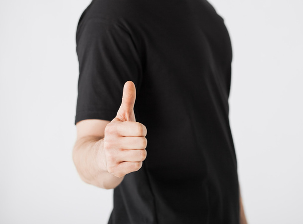 Man showing thumbs up - Foto, immagini