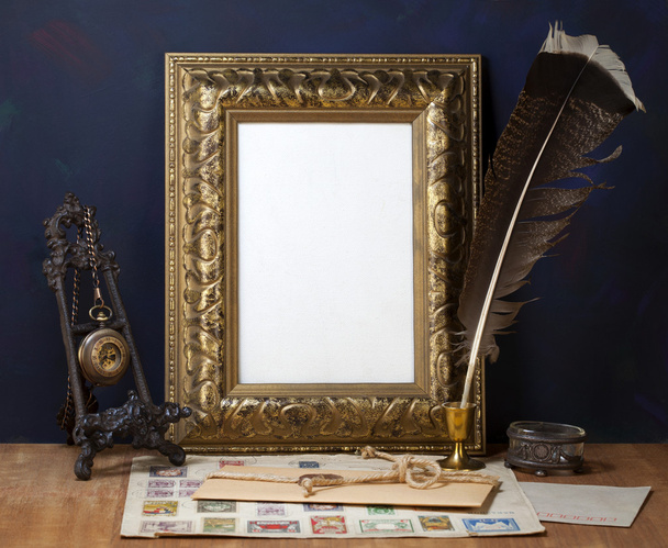 Picture gold frame and quill pen - Valokuva, kuva