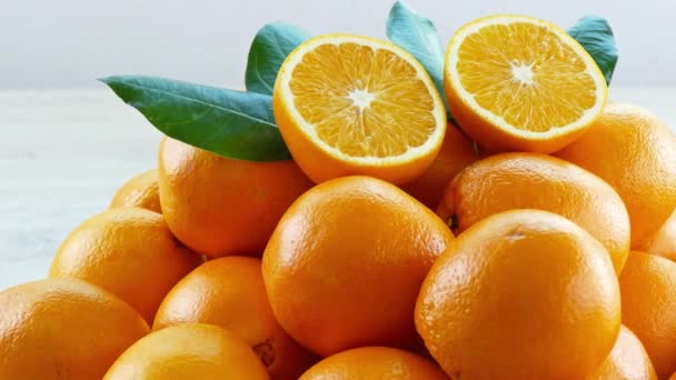 Πολλές φέτες φρέσκα πορτοκάλια, εσπεριδοειδή φόντο  - Πλάνα, βίντεο