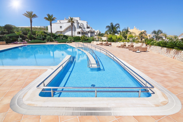 yaz dışında çok güzel modern hotel Yüzme Havuzu. - Fotoğraf, Görsel