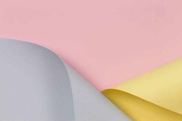 Abstracte achtergrond. Pastel roze, geel, blauw kleur papier in geometrische vormen - Foto, afbeelding