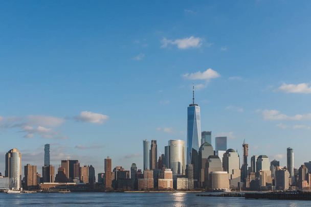 Skyline del centro de Manhattan de Nueva York al atardecer, visto
  - Foto, imagen
