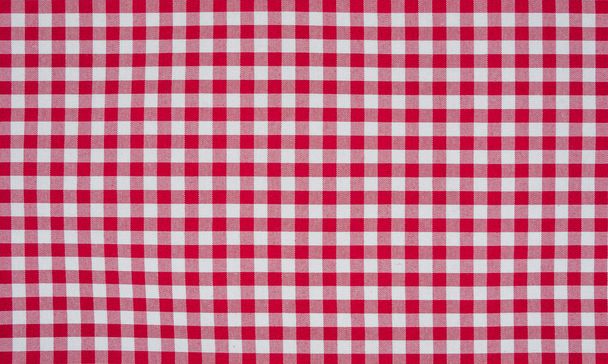 rood en wit geblokte tafellaken - Foto, afbeelding