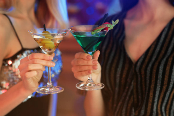 Young women with martini cocktails in bar, closeup - Fotoğraf, Görsel