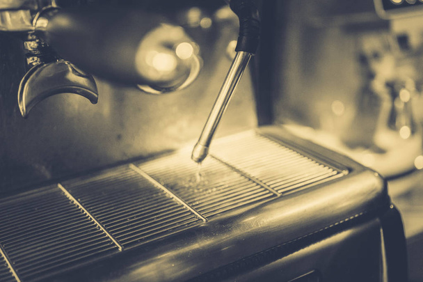 hacer café en la máquina de café
 - Foto, imagen