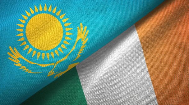 Kazachstan i Irlandia dwie flagi tkanina tekstylna, tekstura tkaniny - Zdjęcie, obraz