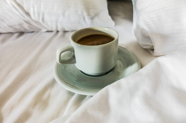 morning coffee in bed - Foto, afbeelding