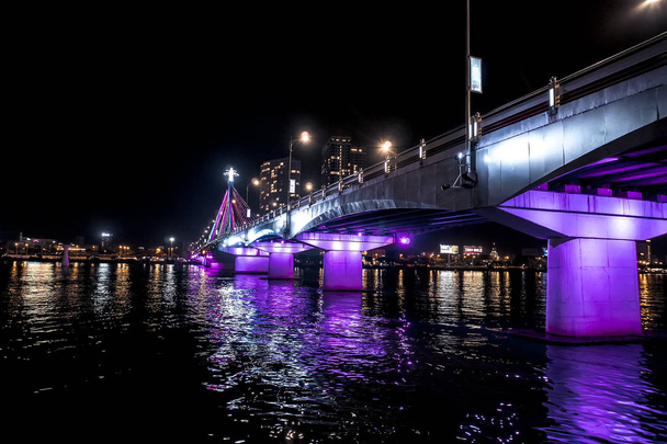 Most na řece Han a most Thuan Phuoc v noci okázalý na řece Han, noční pohled na Danang. Vietnamu. - Fotografie, Obrázek