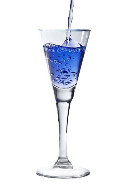Splash in a glass. A fresh cold drink. Colorful drink. - Foto, Bild