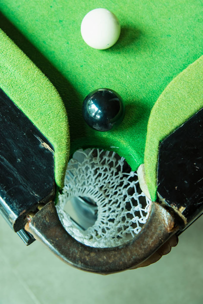 Close up snooker ball on the green snooker table. - Foto, Imagen
