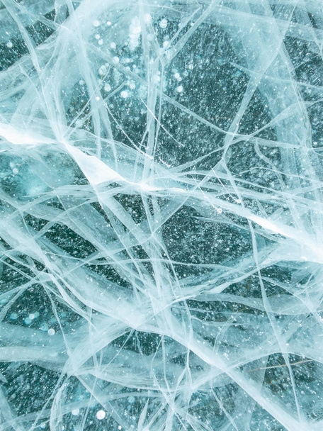 ウィンテのバイカル湖の凍った表面の背景と質感 - 写真・画像