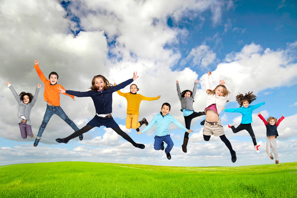Enfants sautant
 - Photo, image