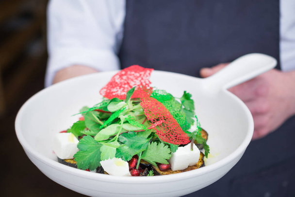 Delicious salad of fresh parsley leaves, fried eggplant, pomegranate berries - Fotoğraf, Görsel