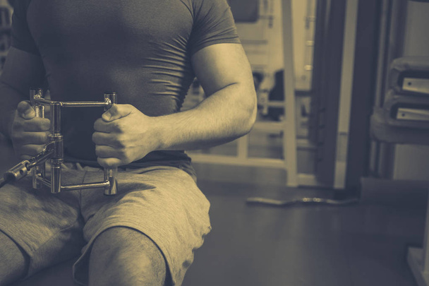 Bodybuilder in the gym - Foto, Imagen