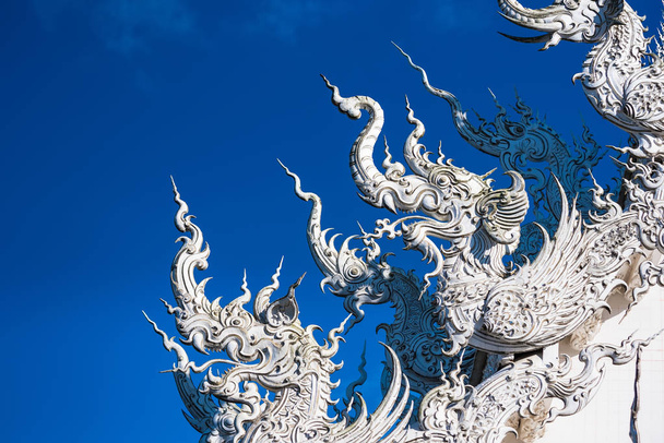 Wat Rong Khun Chiang Rai eyaleti T çatı üstüne Dekorasyon - Fotoğraf, Görsel