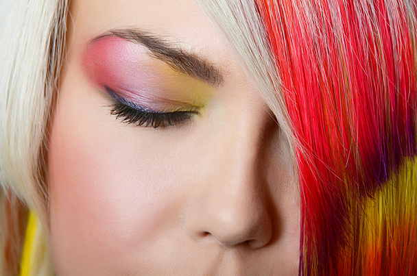 Fashion eye make-up with bright eyeshadow - Fotografie, Obrázek