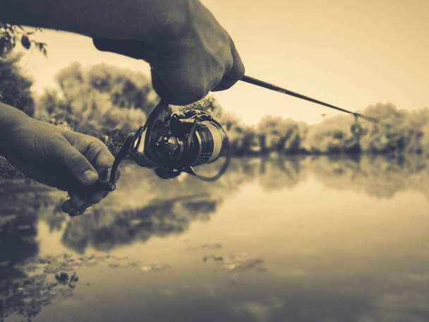 Молодой человек рыбачит. bokeh, blurred background
 - Фото, изображение