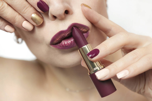 Multi-colored nail design.Trendy Burgundy nail Polish and lip makeup.Glamorous plum Burgundy lipstick. - Φωτογραφία, εικόνα