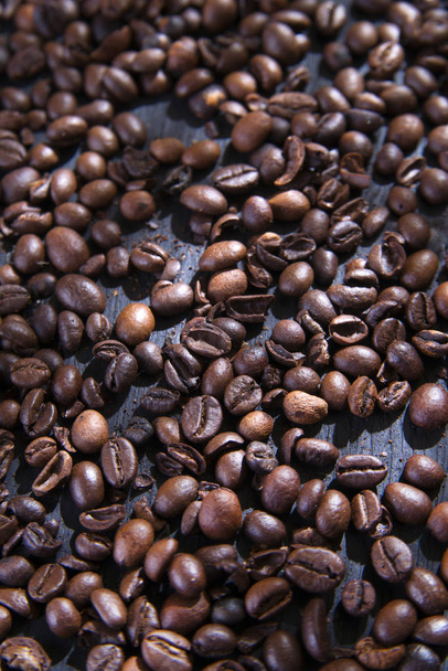 Presentation of coffee beans on the table in black - Φωτογραφία, εικόνα
