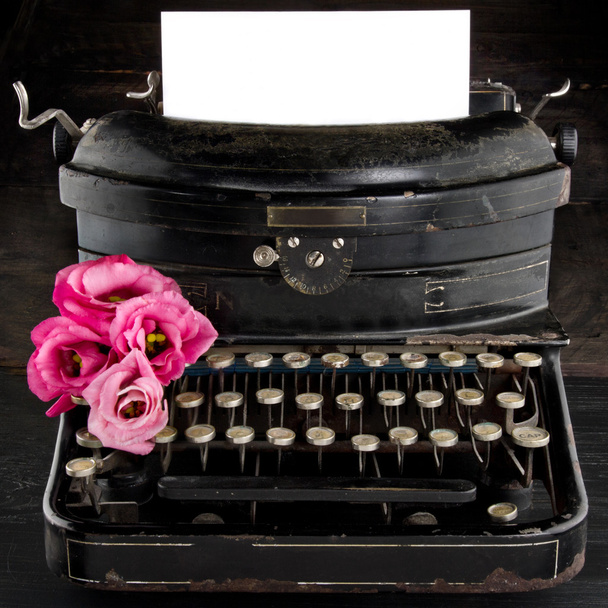 Ancienne machine à écrire vintage noire antique
 - Photo, image