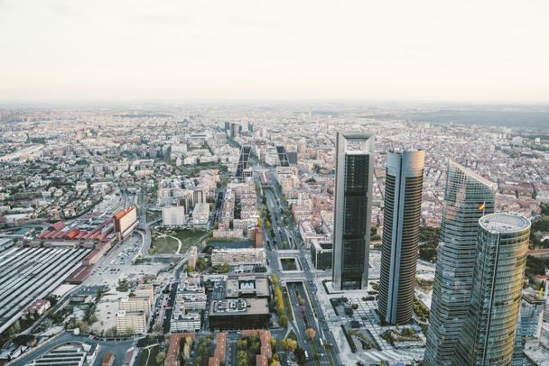 Városképet gazdagító épületnek szánták skyline view-Madrid - Fotó, kép