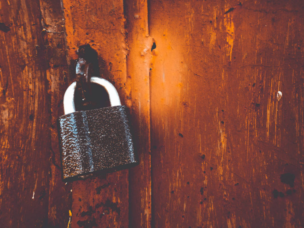 lock on the old door - Valokuva, kuva