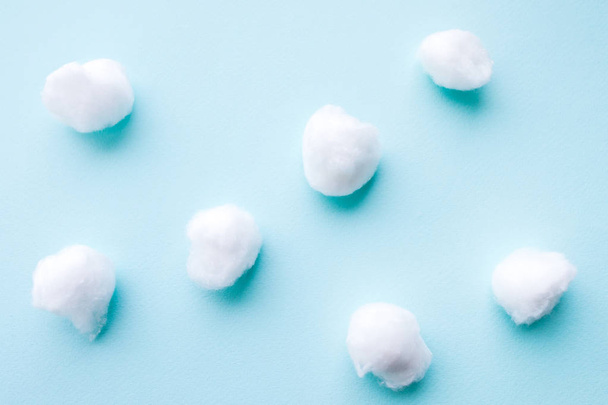 odontologia algodão bolas azul abstrato fundo
 - Foto, Imagem