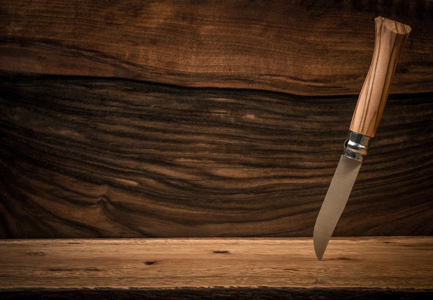 ahşap zemin üzerinde bıçak keskin - Fotoğraf, Görsel