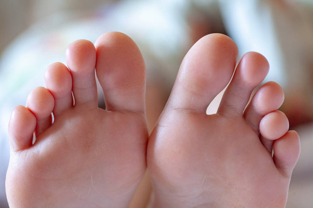 Men's toes, healthy toe nails - Foto, afbeelding