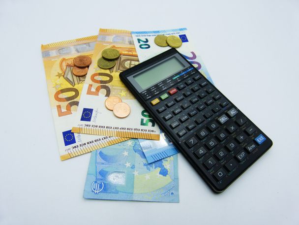 Contexte commercial et financier avec euros et calculatrice
 - Photo, image