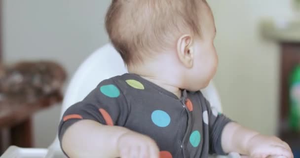 Baby boy gets scared and cries - Filmmaterial, Video