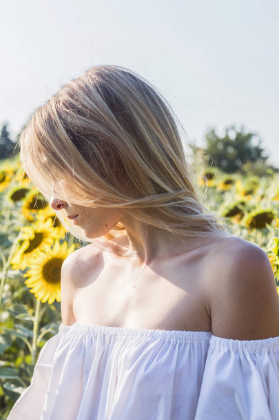 Portrait of a Woman in Sunflowers Field - Foto, imagen