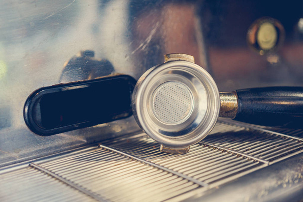 kahve bir kahve makinesinde hazırlanır - Fotoğraf, Görsel