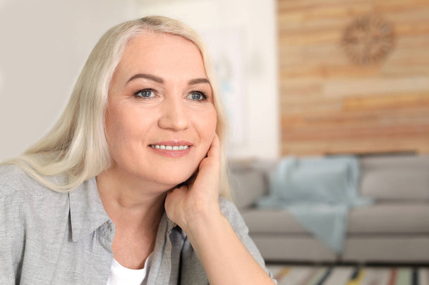 Portrait of mature woman in living room - Photo, image