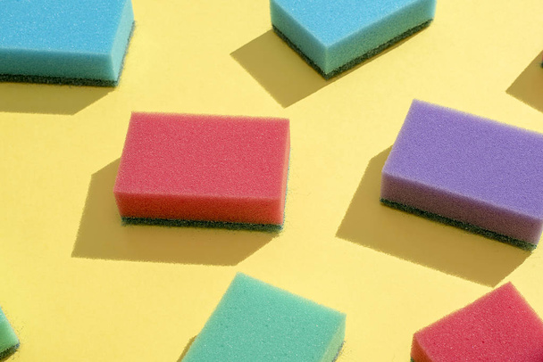 Multi-colored rectangular sponges for washing dishes - Foto, Imagem