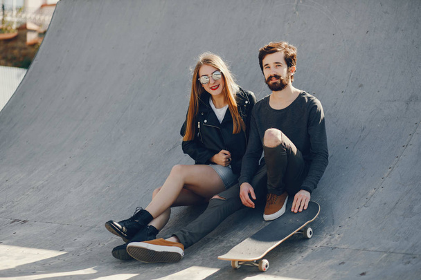 couple with skate - 写真・画像