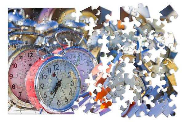 Μάθετε να διαχειριστείτε το χρόνο-παλιά χρωματιστά Μεταλλικά ρολόγια τραπεζιού, conce - Φωτογραφία, εικόνα