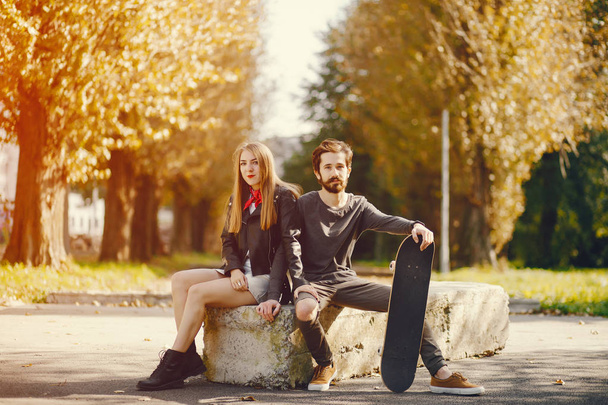 couple with skate - Foto, Bild