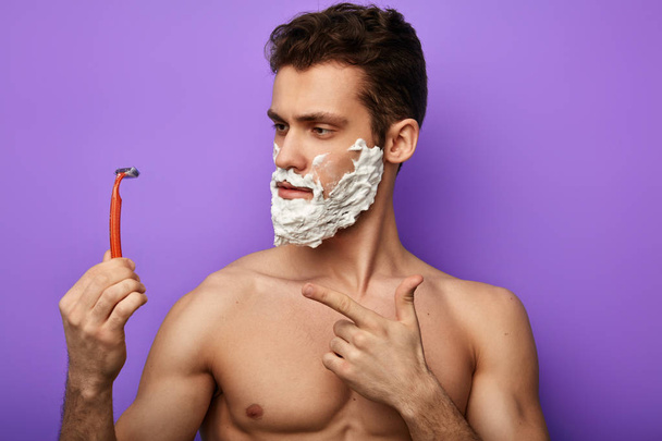 brutal men have chosen desposable razors - 写真・画像
