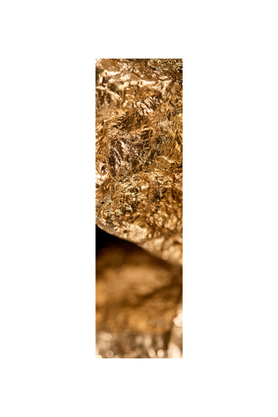 písmeno I vyrobené z lesklých zlatých kamenů izolovaných na bílém - Fotografie, Obrázek