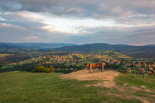 Widok ze szczytu Ochodzita w Beskid Śląski, koniakow, Polska - Zdjęcie, obraz