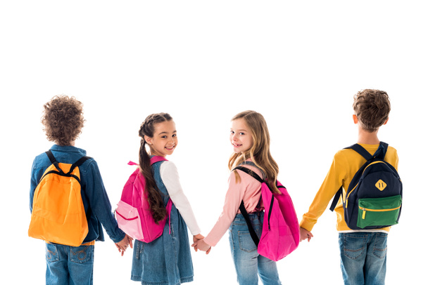 écoliers avec sacs à dos tenant la main et regardant en arrière isolé sur blanc
 - Photo, image