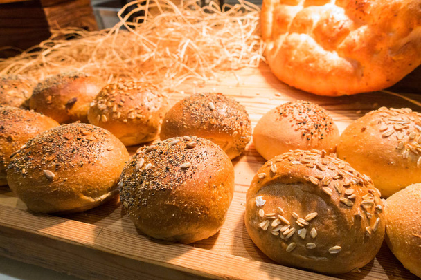 Hermosa exhibición de pan en el buffet
 - Foto, imagen