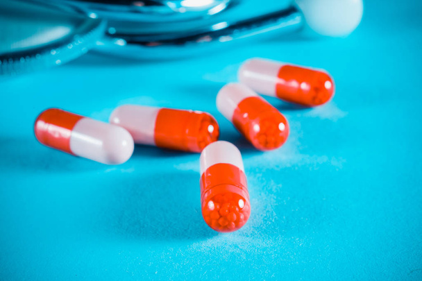 Медицинский фон с таблетками
 - Фото, изображение