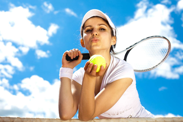 Woman playing tennis in summer - 写真・画像