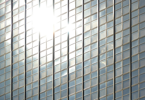 skleněná fasáda s odraz slunce - Fotografie, Obrázek